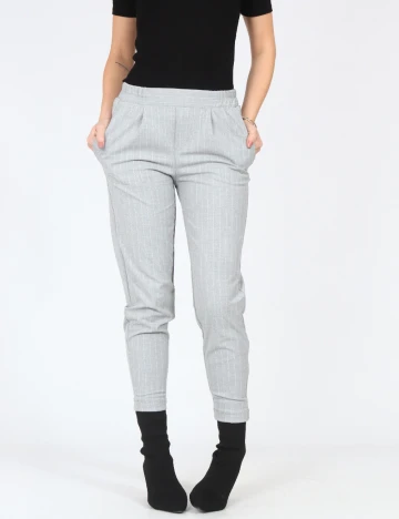 Pantaloni Bershka, gri Gri
