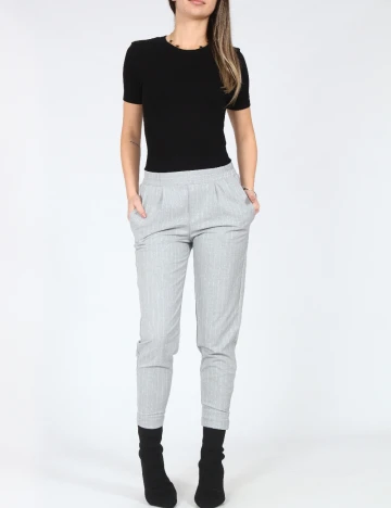 Pantaloni Bershka, gri Gri