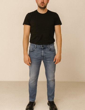 
						Blugi Bershka, albastru deschis