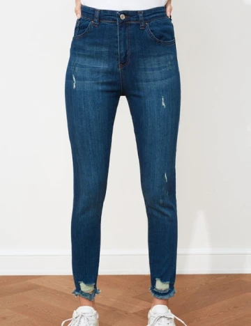 Blugi TRENDYOL, albastru Albastru