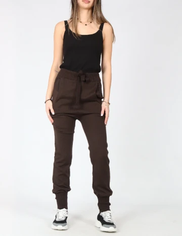 Pantaloni Bershka, maro
