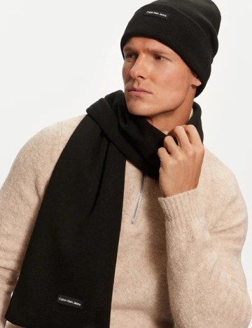 Set caciula si fular Calvin Klein Jeans, negru