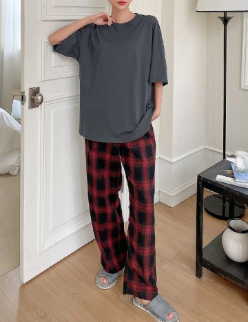 
						Pijama Dazy, mix culori