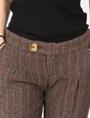 Pantaloni Bershka, maro