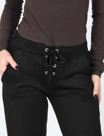 Pantaloni Bershka, negru