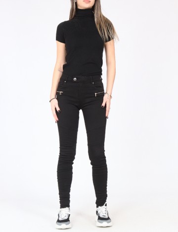 
						Blugi Bershka, negru