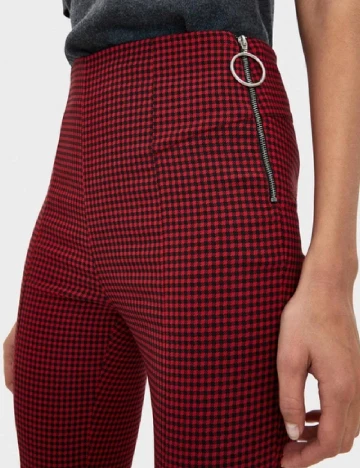 Pantaloni Bershka, rosu