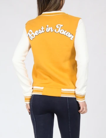 Jacheta Bershka, mustar