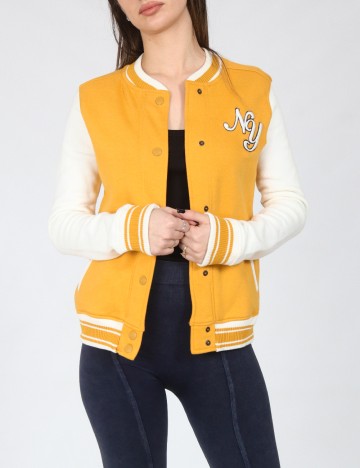 
						Jacheta Bershka, mustar