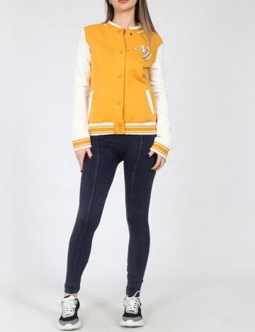 Jacheta Bershka, mustar