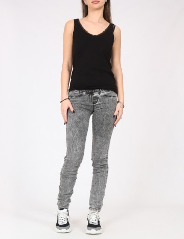 
						Pantaloni Bershka, gri