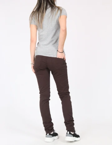 Pantaloni Bershka, maro