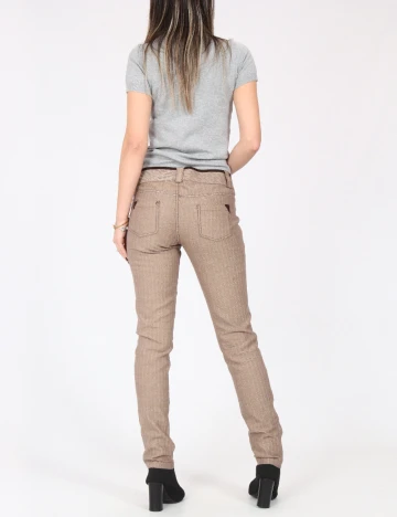 Pantaloni Bershka, maro