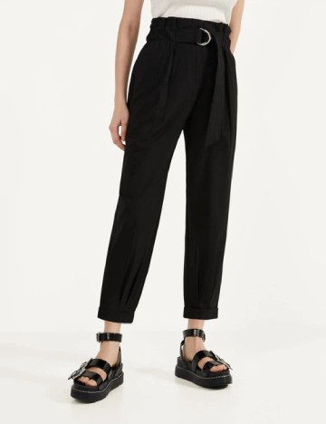 
						Pantaloni Bershka, negru