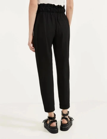 Pantaloni Bershka, negru