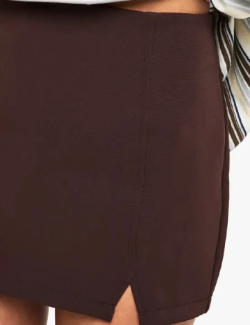 Fusta Boohoo, maro