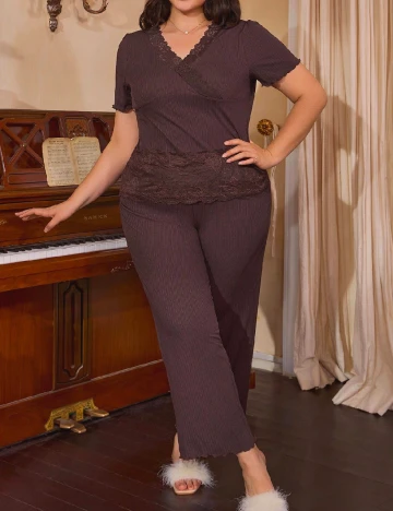 Pijama SHEIN CURVE, maro