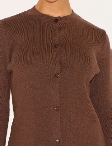 Cardigan PrettyLittleThing, maro