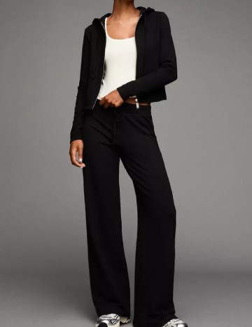 
						Pantaloni Bershka, negru