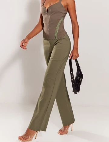Pantaloni PrettyLittleThing, verde