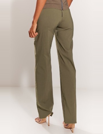 Pantaloni PrettyLittleThing, verde