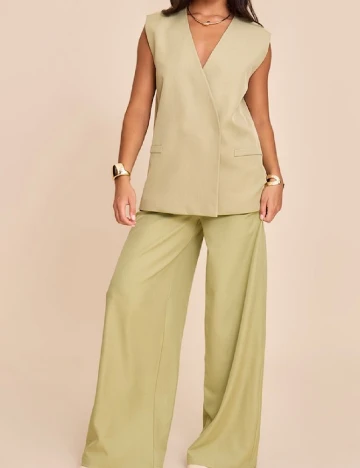 Pantaloni PrettyLittleThing, verde