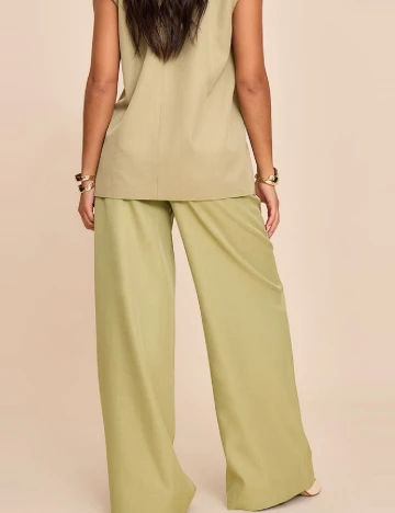 Pantaloni PrettyLittleThing, verde