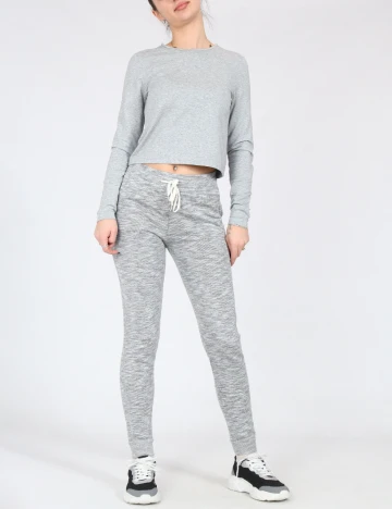 Pantaloni Bershka, gri deschis