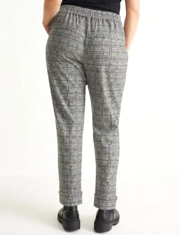 Pantaloni C&A Plus Size, gri