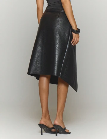 Fusta Musera, negru
