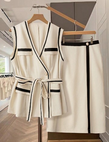 
						Compleu SHEIN CURVE, crem