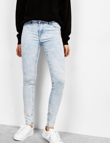 
						Blugi Bershka, albastru