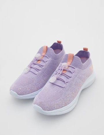 Adidasi Reserved, mov