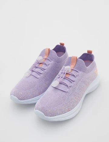 Adidasi Reserved, mov