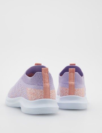 Adidasi Reserved, mov