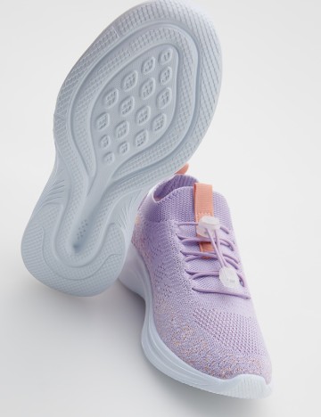 Adidasi Reserved, mov