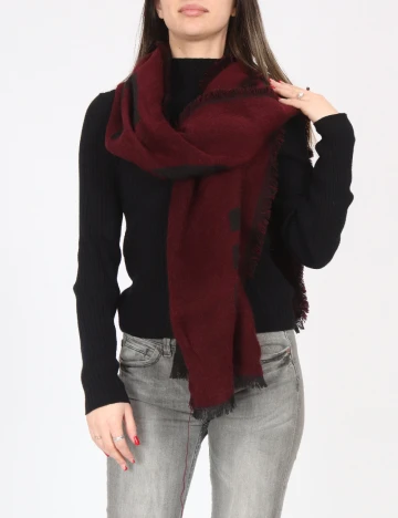 Fular Bershka, visiniu