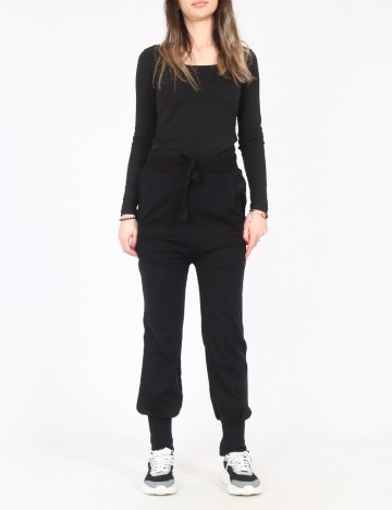 
						Pantaloni Bershka, negru