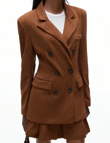 Compleu Aveloria, maro