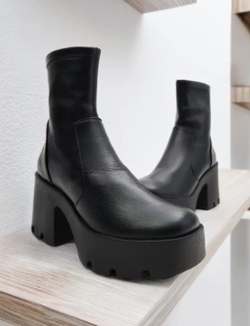 Botine Sinsay, negru