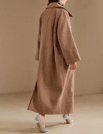 Palton Anewsta, maro