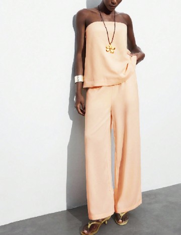 
						Compleu SHEIN, piersica