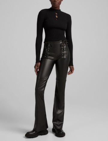 
						Pantaloni Bershka, negru