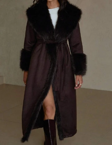 Palton Aveloria, visiniu