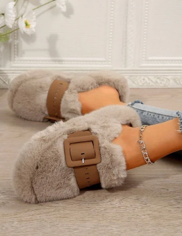 Papuci de Casa SHEIN, maro deschis