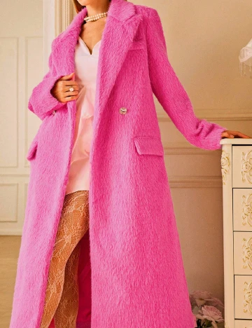 Palton Aveloria, roz