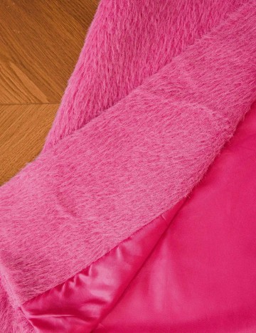 Palton Aveloria, roz