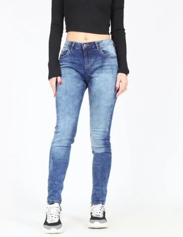 Blugi Bershka, albastru