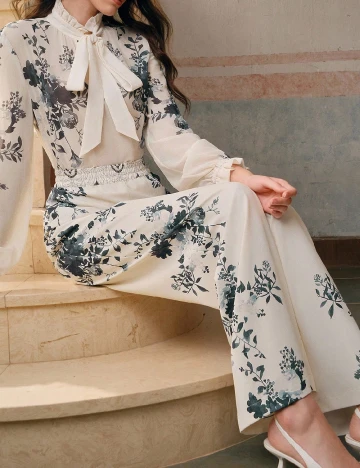 Compleu Anewsta, crem