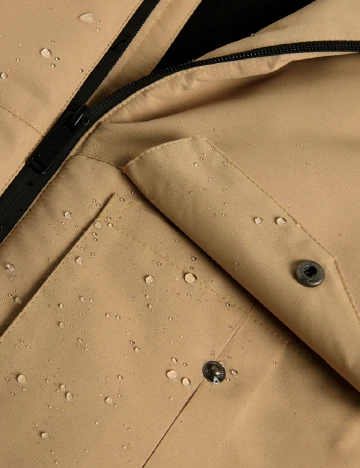 Geaca impermeabila Reserved, crem